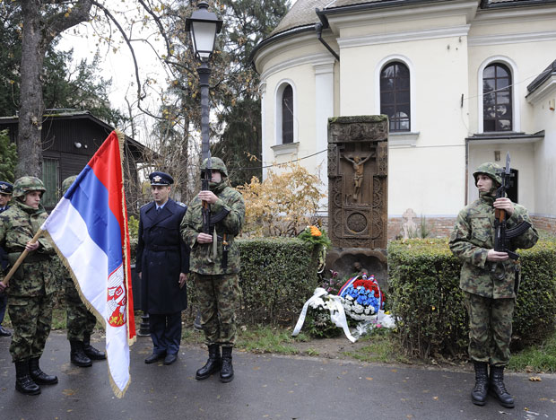 ТРИ ДЕЦЕНИЈЕ ОД ПАДА ЈУГОСЛОВЕНСКОГ ВОЈНОГ АВИОНА: Памтимо наше хероје, а туга и даље траје
